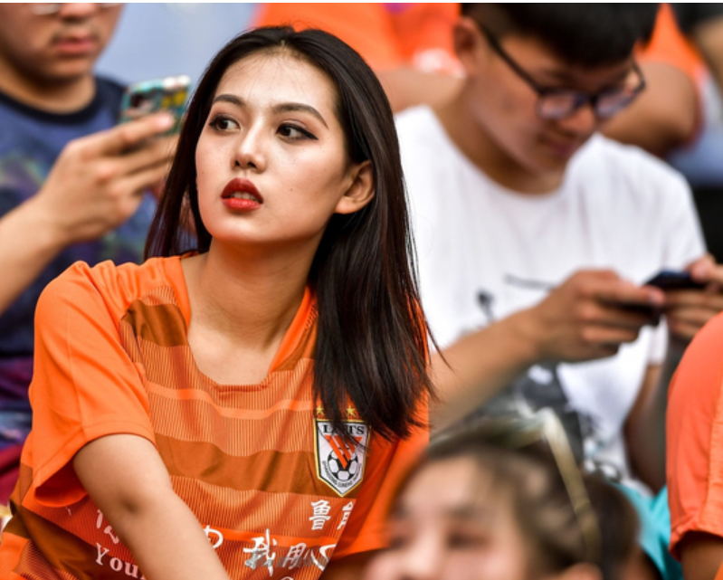 包含阿富汗女足全力以赴，取得足协杯八强席位的词条